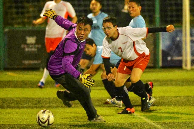 赵继伟18+10辽宁8人上双大胜深圳 总分2-0领先